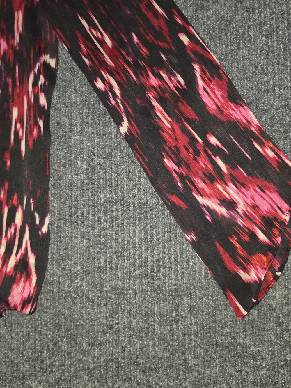 Vince Camuto Black Blouse with Red & Pink Abstract Print - Picture 5 of 10